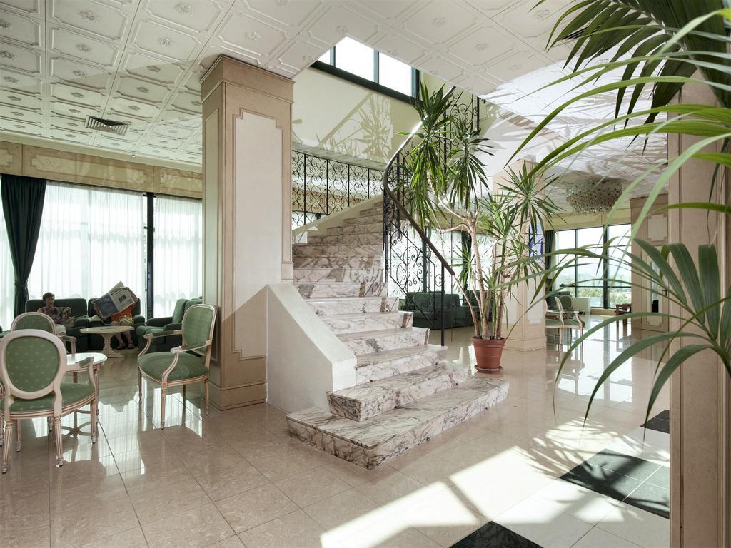 Club Esse Mediterraneo Монтесильвано Экстерьер фото